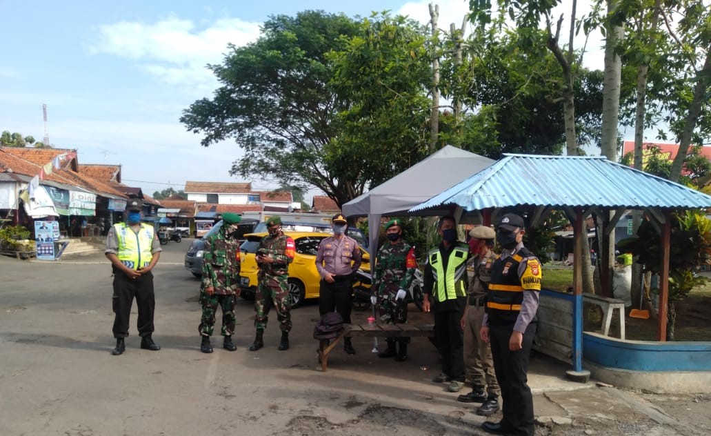 Tim Gabungan Kec.Situraja Sosialisasi Pelaksanaan AKB di Pasar Situraja 